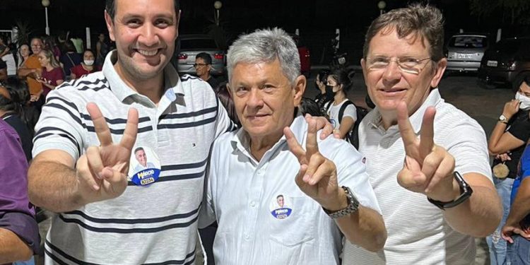 Prefeito de Pombal e todo o seu grupo político oficializam apoio a Márcio Roberto