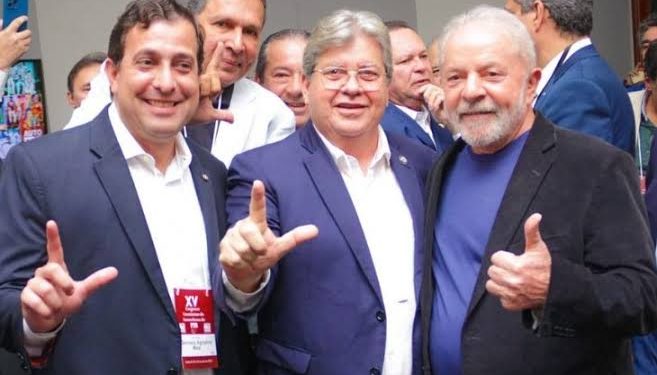 TRE rejeita pedido de Veneziano para impedir João Azevêdo de utilizar imagem de Lula