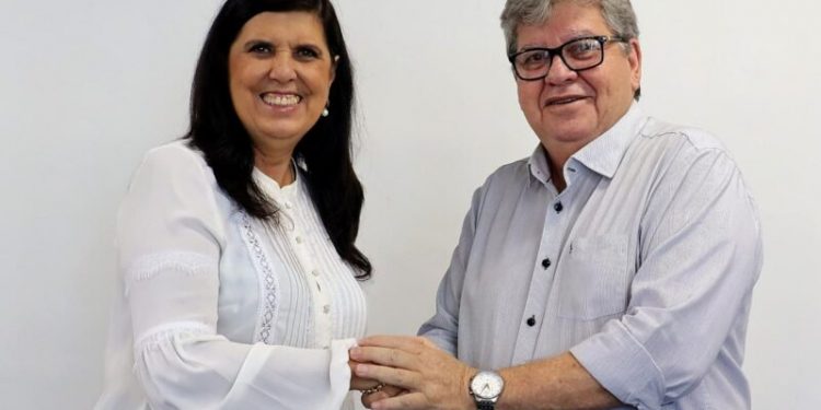 Lígia Feliciano retoma aliança e anuncia apoio a João Azevêdo
