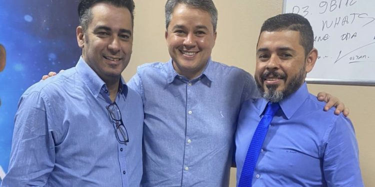 Helton Rene e bispo Alberto declaram apoio a Efraim para o Senado