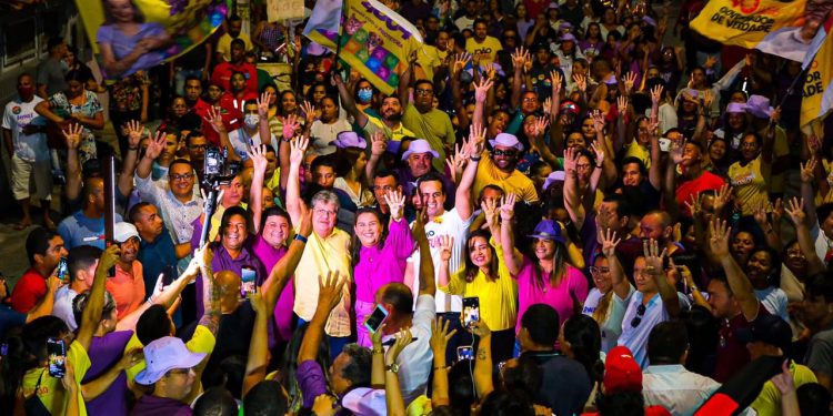 Durante inauguração de comitê em Bayeux, prefeita Luciene Gomes anuncia apoio a Pollyanna Dutra