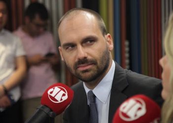 “Não vá se enganar, candidato ao Senado na Paraíba é Bruno Roberto”, afirma Eduardo Bolsonaro durante live