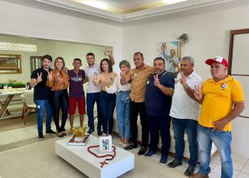 Bastidores: vice-prefeito de Monteiro rompe com prefeita e anuncia apoio a Michel Henrique