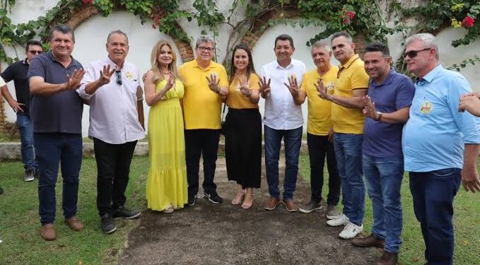 João Azevêdo e Lucas Ribeiro reúnem aliados em almoço de adesão, em Cabedelo