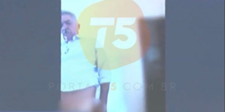 Deputado paraibano se descuida e aparece pelado durante sessão da ALPB