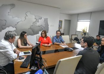 Governador se reúne com representantes da Enfermagem e garante pagamento do piso da categoria