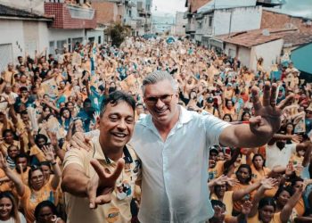 Fábio Ramalho e Julian Lemos arrastam multidão durante passeata e inauguração de comitê, em Lagoa Seca