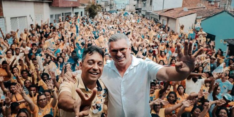 Fábio Ramalho e Julian Lemos arrastam multidão durante passeata e inauguração de comitê, em Lagoa Seca