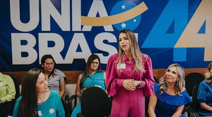 Confusão: Fernandinha Albuquerque renuncia comando do União Brasil; sogra da comunicadora faz “acusações” na sede do partido