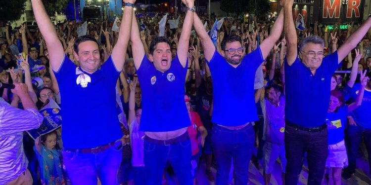 Márcio Roberto inaugura comitê em Pombal e reúne novamente multidão em São Bento: “O povo foi para avenida confirmar nosso nome”