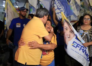 Efraim mostra força em caminhada majoritária no bairro de Mangabeira