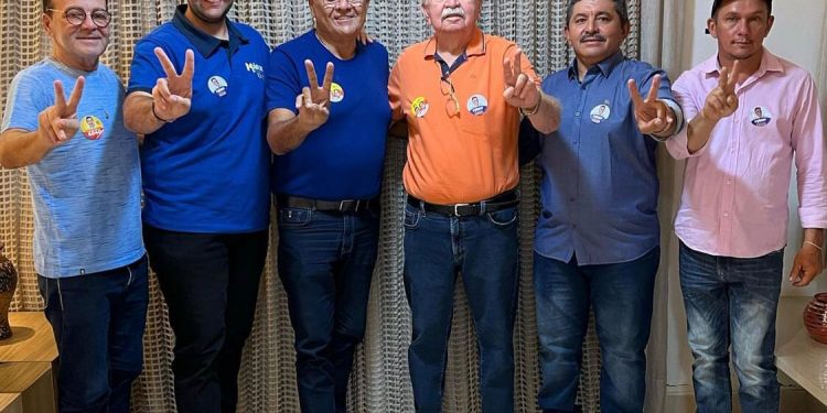 Ex-prefeito de Belém do Brejo do Cruz e todo o seu grupo político anunciam apoio a Márcio Roberto