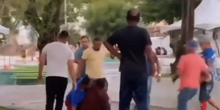 Em Santa Rita, secretário e funcionário da prefeitura trocam socos em praça pública