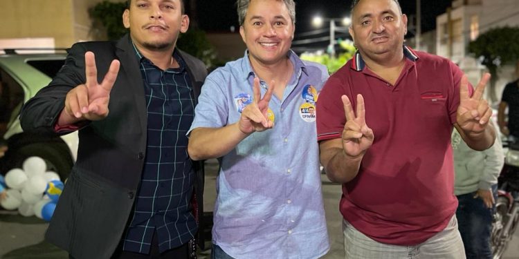 Oposição de Grado Bravo fecha apoio a Efraim Filho para o Senado