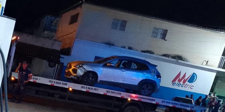 PRF apreende homem com R$ 173 mil em dinheiro vivo e material de campanha dentro de carro em Santa Luzia
