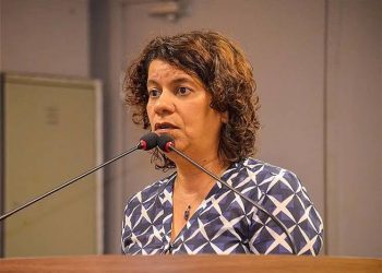 Juíza rejeita pedido de Estela para retirar do ar foto em que ela aparece presa na operação Calvário