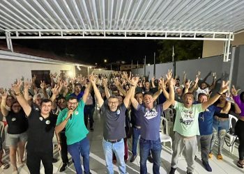 Leonardo Gadelha reúne centenas de lideranças em reunião e demonstra musculatura politica em João Pessoa