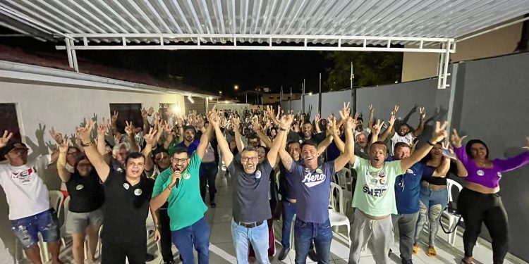 Leonardo Gadelha reúne centenas de lideranças em reunião e demonstra musculatura politica em João Pessoa