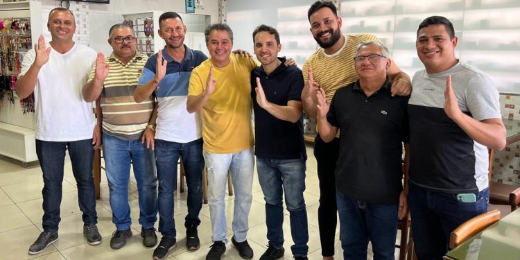 Prefeitos do PSD e Cidadania aderem à candidatura de Efraim, que passa a contar com 126 gestores