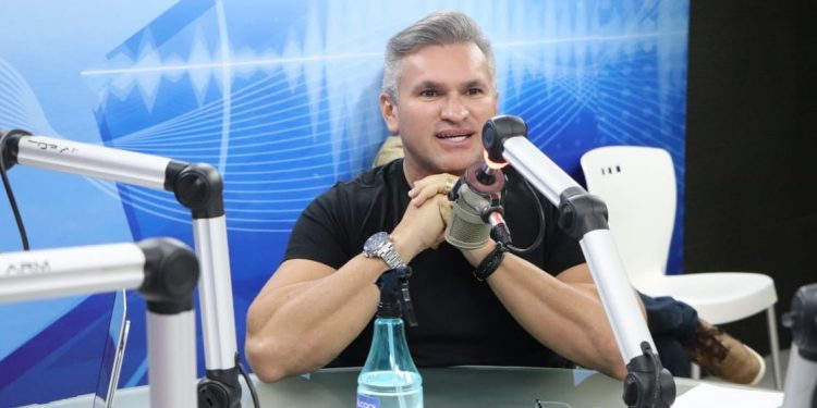 Julian Lemos descarta voto em Lula em eventual segundo turno: “Sou centro-direita e conservador”