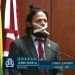 Vereador de JP protesta amordaçado na tribuna da Câmara após ter discurso censurado