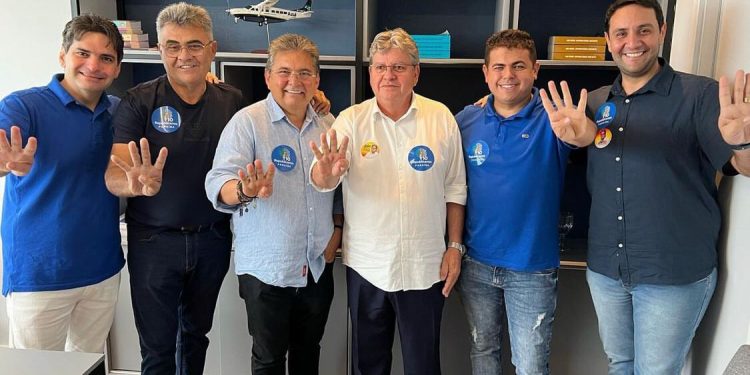 Jullys, Márcio Roberto e todo grupo político em São Bento reafirmam aliança com João Azevêdo; empresário deixa Pedro