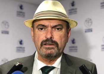 Jeová Campos aponta sofrimento dos professores no governo de Cássio e diz que jamais votaria nos Cunha Lima