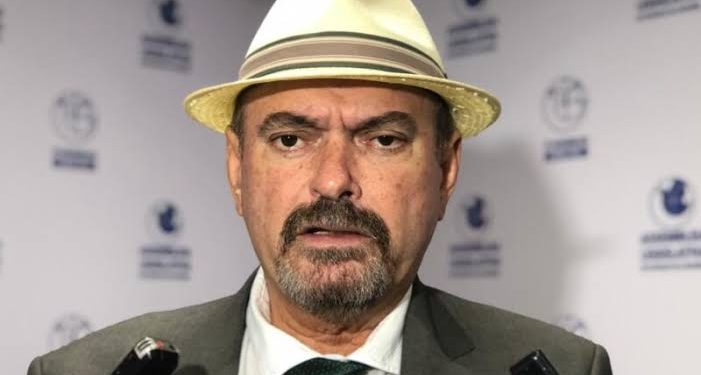 Jeová Campos aponta sofrimento dos professores no governo de Cássio e diz que jamais votaria nos Cunha Lima