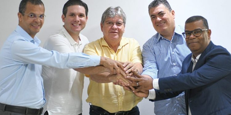 Deputado Jutay Meneses recua do apoio a Pedro e retorna aliança com João Azevêdo