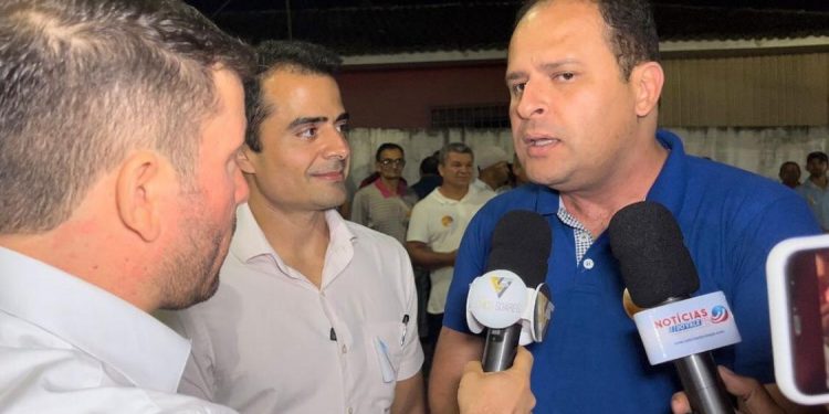 Bastidores: deputado eleito, Eduardo Brito deixa João Azevêdo e deve declarar apoio a Pedro