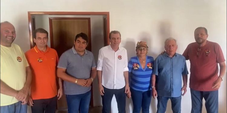 Adversários políticos no Sertão se unem em prol da reeleição de João Azevêdo