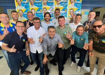 Articulação de Efraim leva Vitor Hugo a apoiar Pedro