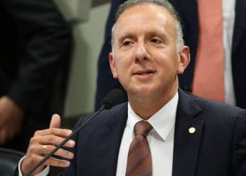 Aguinaldo nega estar apoiando Eduardo Carneiro na disputa à presidência da ALPB