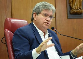 Campanha de João desmente fake news disseminada por Walber Virgolino sobre banheiros unisssex em escolas