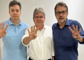 Bastidores: João Azevêdo intervém em articulações de Pedro e consegue manter Júnior Araújo em sua base