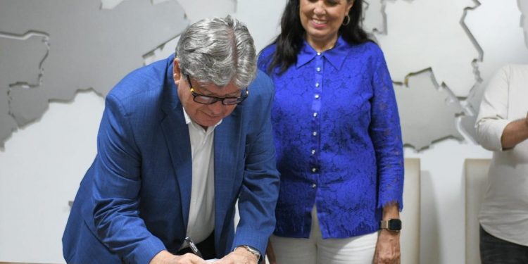 João Azevêdo tira licença e Lígia Feliciano assume interinamente