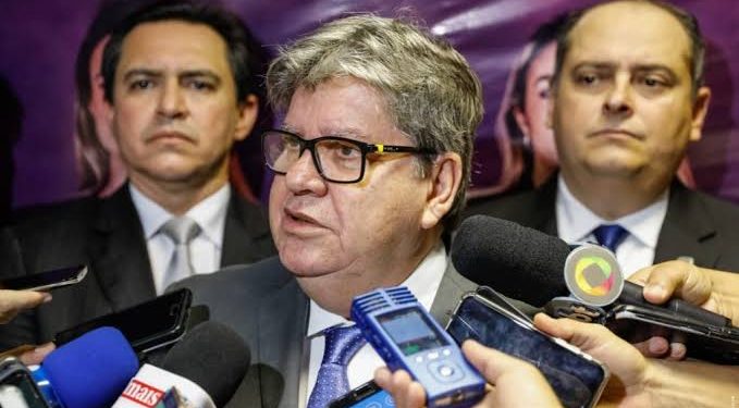 João Azevêdo autoriza Polícia Militar a desobstruir rodovias interditadas por bolsonaristas