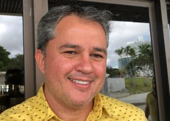 Efraim descarta retomar aliança com João Azevêdo: “Tenho independência”