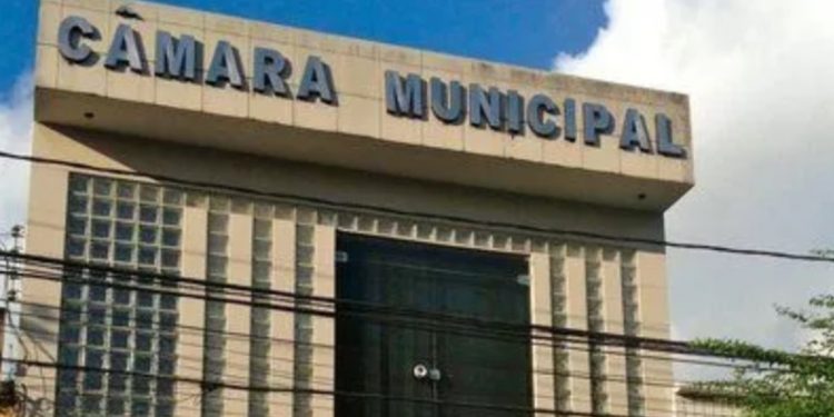 Câmara de Santa Rita se transforma em cabide de emprego para comissionados, aponta MPPB