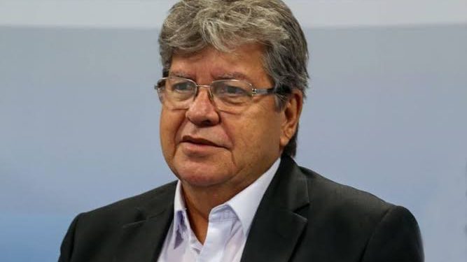 Em entrevista à Folha, João Azevêdo diz ser “improvável” reaproximação com Ricardo e Veneziano