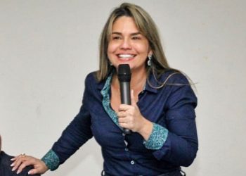 Prefeita de Conde exonera todos os servidores comissionados