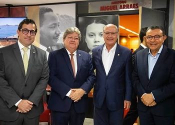 João Azevêdo se reunirá com Alckmin para discutir espaços no governo Lula