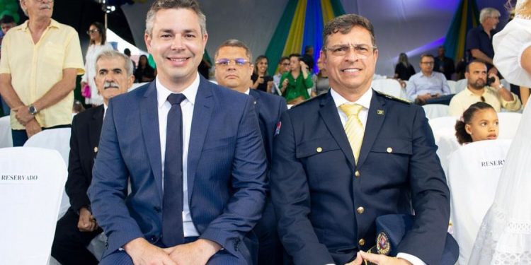 Bastidores: Vitor Hugo revela que pode renunciar mandato para beneficiar sucessor em 2024