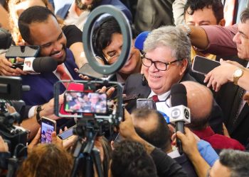 Diplomado, João Azevêdo diz que novo secretariado será anunciado em janeiro