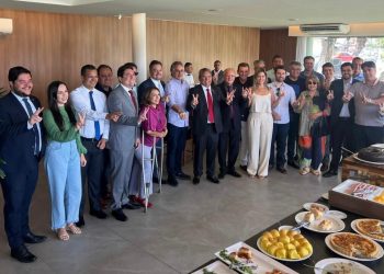 Branco e Galdino reúnem 24 deputados em café da manhã na Capital