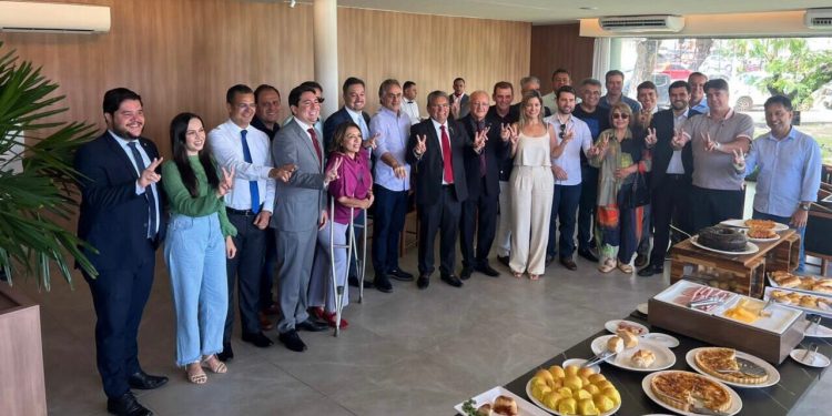 Branco e Galdino reúnem 24 deputados em café da manhã na Capital