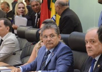 Adriano confirma “consulta” a procuradoria da ALPB e pode ser candidato já no primeiro biênio