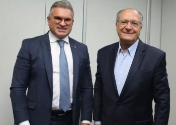 Cavando espaço no governo Lula, Julian Lemos se reúne com Alckmin