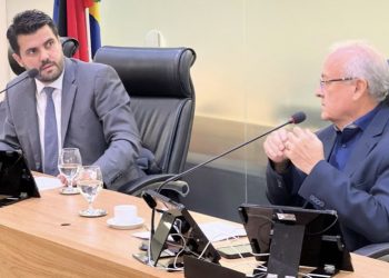 Por maioria, Comissão da Assembleia aprova contas de João Azevêdo e Ricardo Coutinho