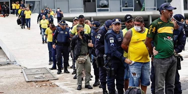 Chega a 146 número de paraibanos presos em Brasília por participação em atos de vandalismo